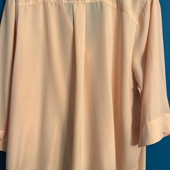 Yellow buttondown short sleeve pleated blouse. - Picture 3 of 7